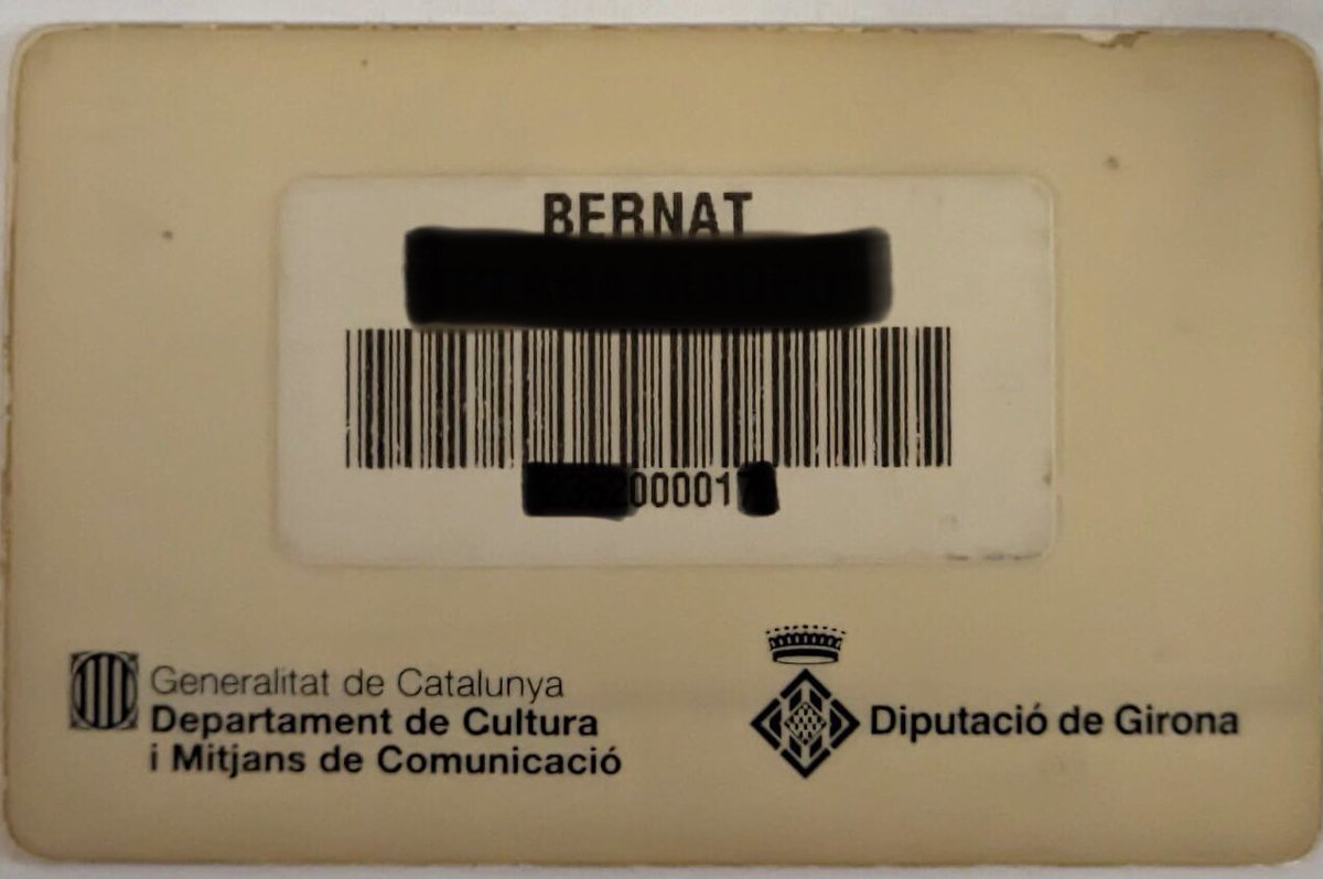 En els aniversaris sempre poden passar coses que no esperaves, com ara això, que l’usuari número 1 de la #BiblioCasero ens faci saber que 20 anys després encara guarda el carnet de la biblioteca. Gràcies, Bernat!
