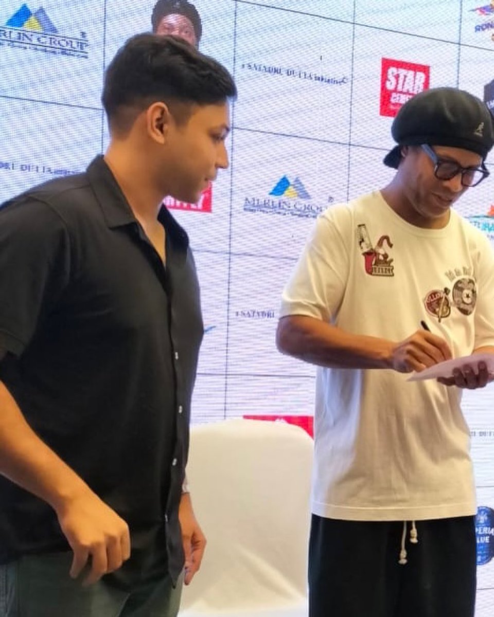 iduokebose's tweet photo. When I met the legendary @10Ronaldinho ⚽️ , I realised that Dreams do come true🪽 one just needs to believe ✊🏼 #Ronaldinho https://t.co/1a110ZlH8G