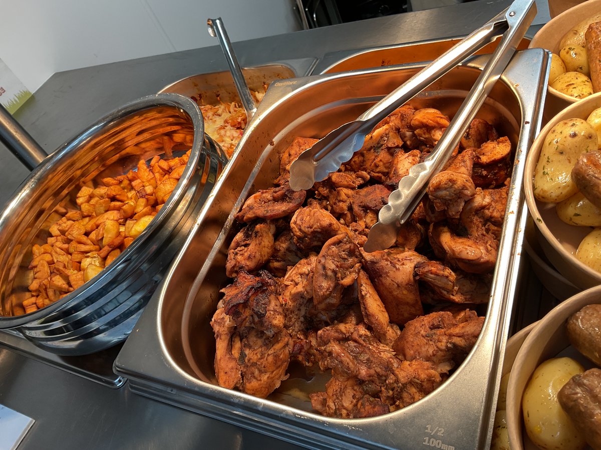 @mellorscatering have cooked up a storm today in honour of #BlackHistoryMonth On the menu today is Jollof rice, chicken, plantains and cinnamon puff puffs🍗🍚🤤 #wearestar