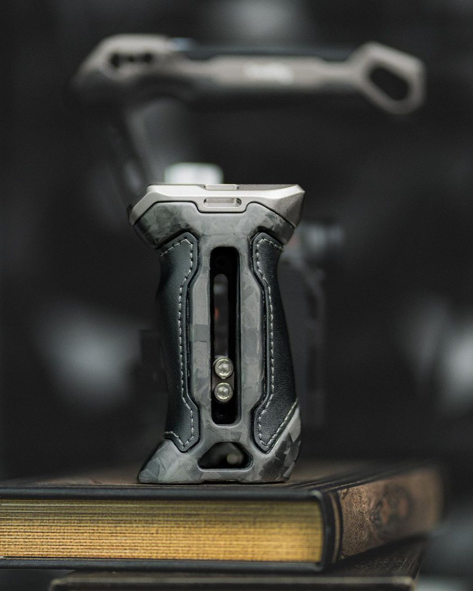 SmallRigGlobal's tweet image. 𝐄𝐱𝐪𝐮𝐢𝐬𝐢𝐭𝐞 𝐚𝐧𝐝 𝐀𝐞𝐬𝐭𝐡𝐞𝐭𝐢𝐜 | &quot;Rhinoceros&quot; Advanced Cage Kit for Sony Alpha 7R V / Alpha 7 IV / Alpha 7S III (ID: 3710)

#SmallRig #Cameracage #Camerasetup