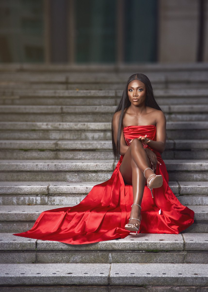 mario_cortex's tweet image. Its been a while since you&apos;ve seen me put portraits on my timeline but the lady in red, gracefully seated on a mall staircase, exuding timeless elegance through the lens.

I’m still available for photography bookings here in the UK
Kindly retweet My client may be on your timeline