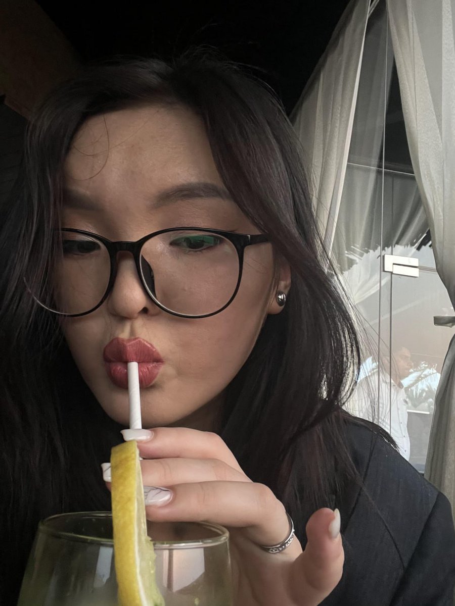 lsabella87's tweet photo. Refreshing myself with an orange juice
#Goodevenning https://t.co/mZzgmD1bdp