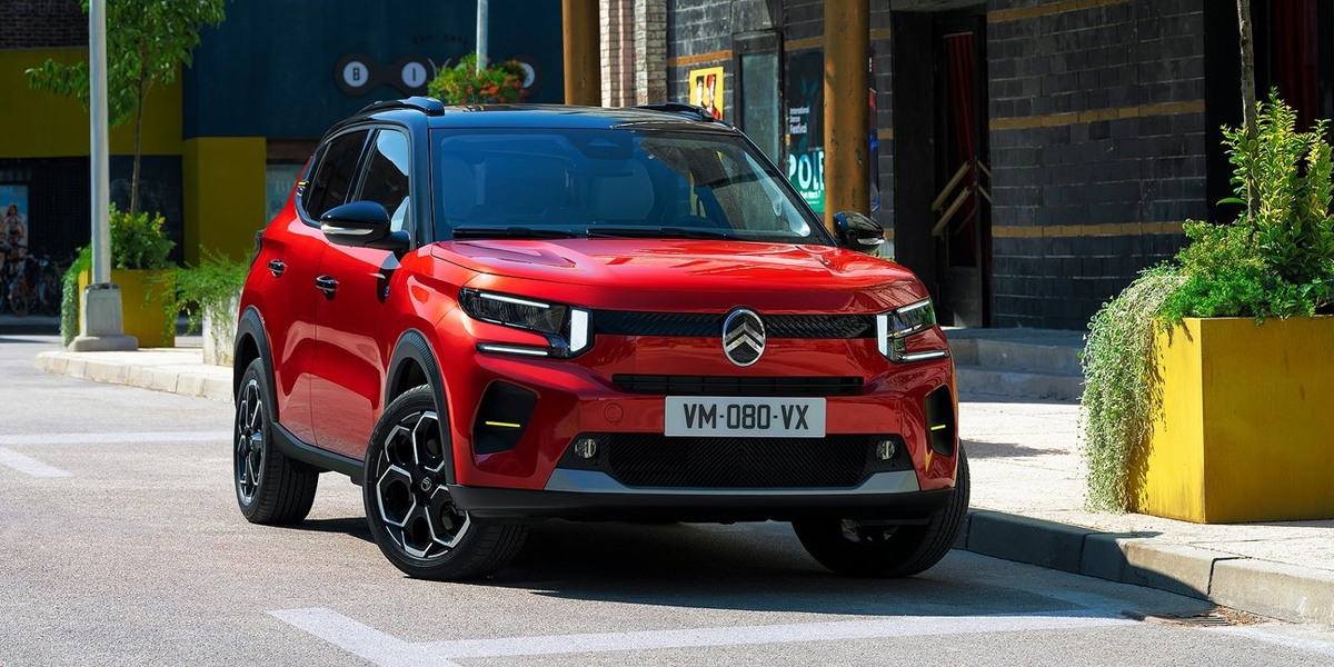 GoGreenLeasing's tweet image. Take a look at the new #Citroen e-C3. 👀

The budget-friendly EV is expected to cost under £23,000 when it arrives early next year. 💸

The e-C3 also displays Citroen's latest design language and logo. ✨

Read more here &amp;gt; gogreenleasing.co.uk/blog/new-citro…

#Cars #EV