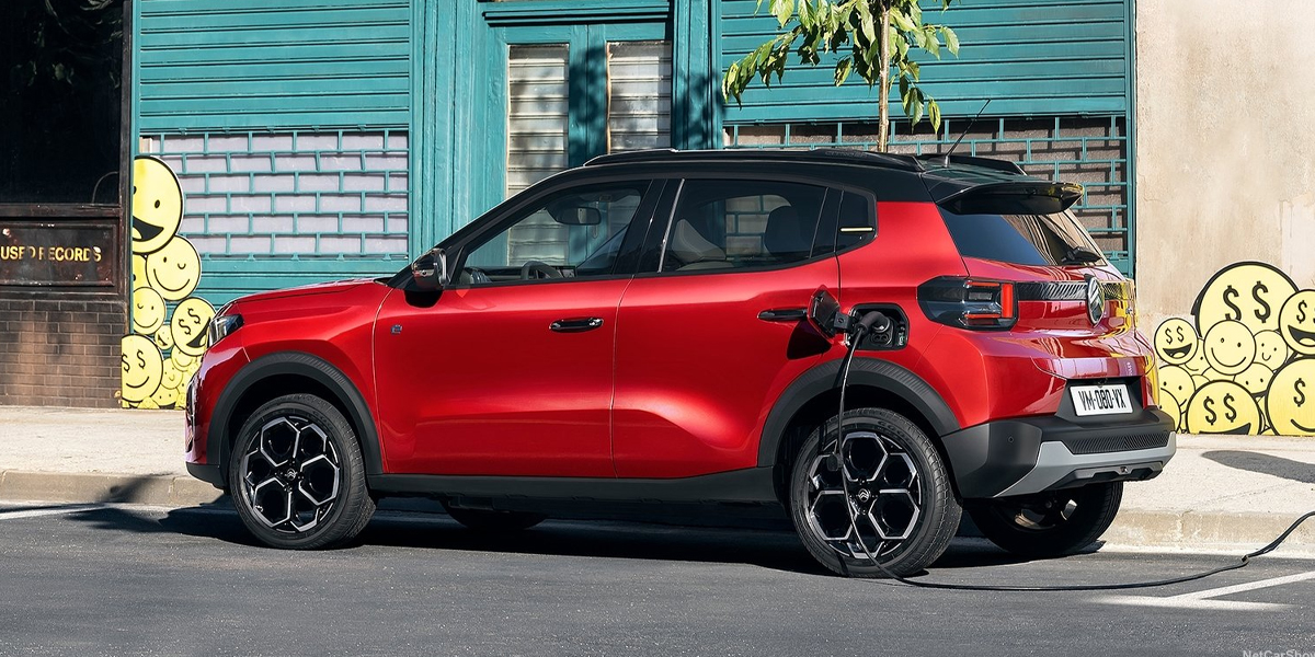 GoGreenLeasing's tweet image. Take a look at the new #Citroen e-C3. 👀

The budget-friendly EV is expected to cost under £23,000 when it arrives early next year. 💸

The e-C3 also displays Citroen's latest design language and logo. ✨

Read more here &amp;gt; gogreenleasing.co.uk/blog/new-citro…

#Cars #EV