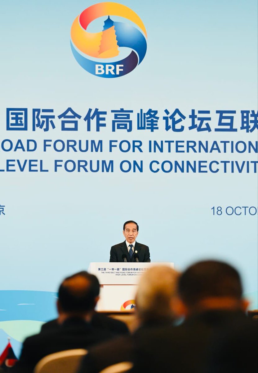 Ada empat hal penting dalam membangun konektivitas di sebuah negara. Ini saya sampaikan dalam sambutan di hadapan peserta High Level Forum bertema Connectivity in an Open Global Academy di China National Convention Center, Beijing, hari ini. 

Empat hal itu apa saja? Harus