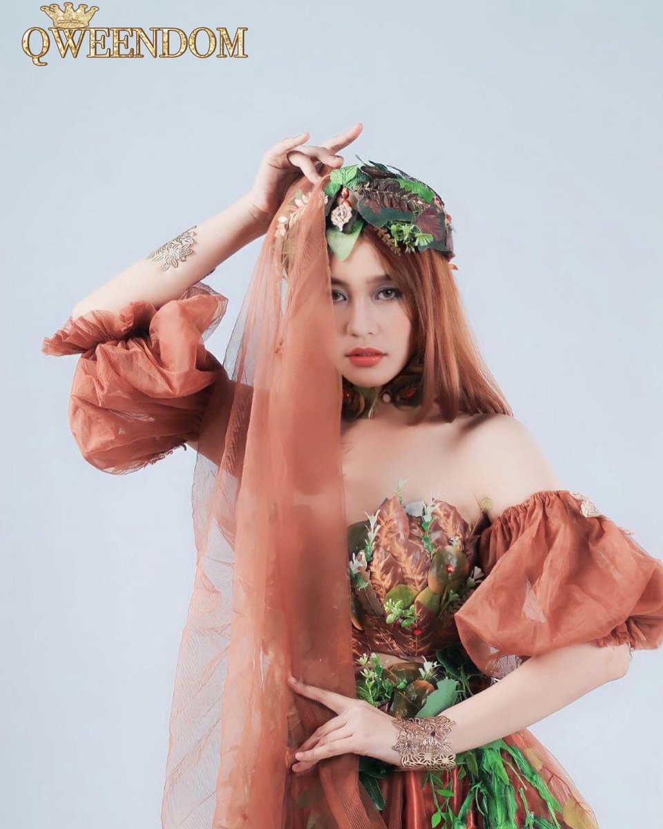 QweendomPH's tweet image. [Qweendom Official Member]
MEMBER REVEAL 5

REIGN
Main rapper | Lead vocal 

Last, but definitely not the least - your most awaited reveal.

#QweendomReign #OFFICIALLINEUP #QWEEN #QWEENDOMPH #Reign