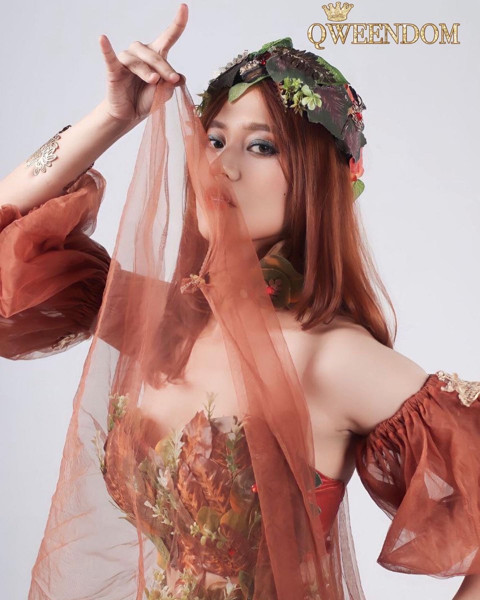 QweendomPH's tweet image. [Qweendom Official Member]
MEMBER REVEAL 5

REIGN
Main rapper | Lead vocal 

Last, but definitely not the least - your most awaited reveal.

#QweendomReign #OFFICIALLINEUP #QWEEN #QWEENDOMPH #Reign