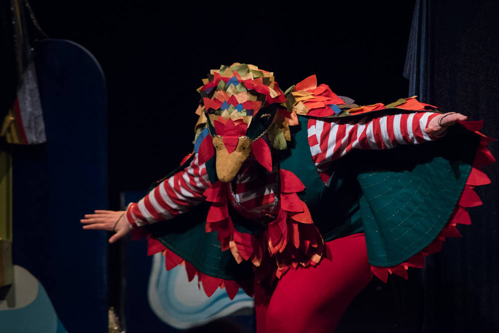 Christmas is in jeopardy! Presents stolen, Santa's grotto ransacked. Can Katie save the day? Uncover clues, navigate the North Pole, and help Father Christmas in this interactive holiday treat. Sun 17 - Sun 31 Dec bit.ly/3txSmUV @topsyturvyltd #FamilyFestiveFun