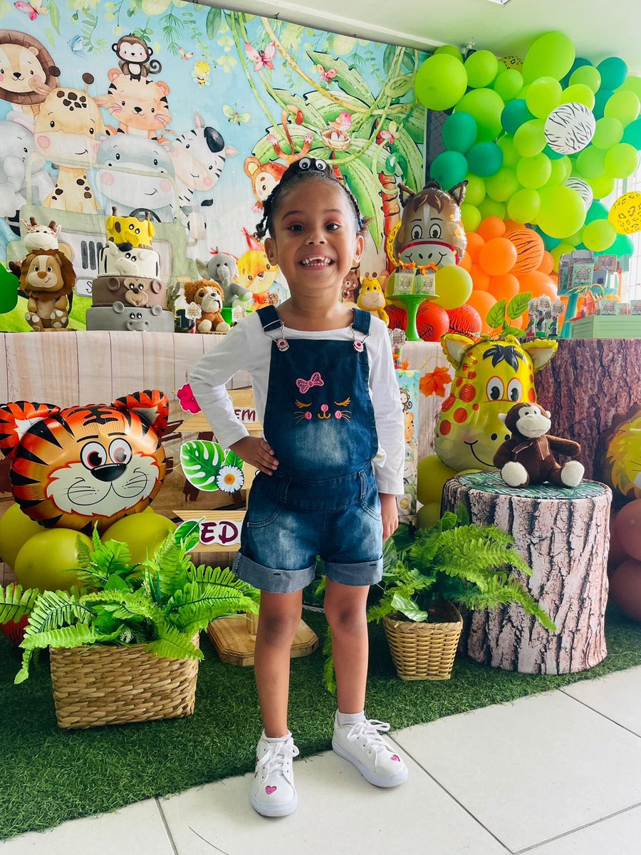 CarolynRod9's tweet photo. Festinha de ontem na escola ( Dona Aranha 🕷️) https://t.co/4OCxO7T1IC