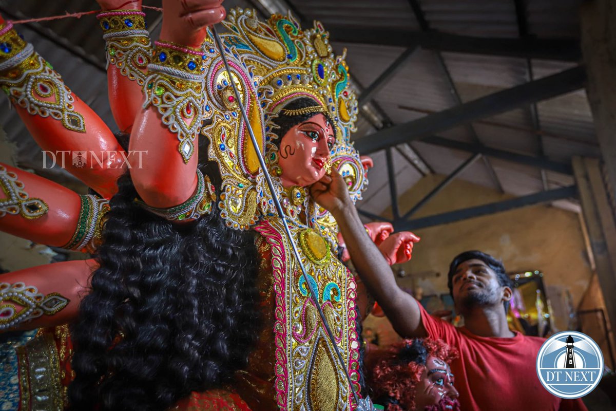 dt_next's tweet photo. Goddess Durga statues ready for delivery made by artisans who quietly create the magic in a dimly-lit metal shed at Thakkar Baba Vidyalaya in T Nagar.
📸 @agam_justin
#DurgaPooja #DurgaPuja2023 #Navratri2023 #Navratri #Navaratri2023 #Navaratri #DurgaMaa #DurgaStatue #Chennai https://t.co/dDHq7a6wEa