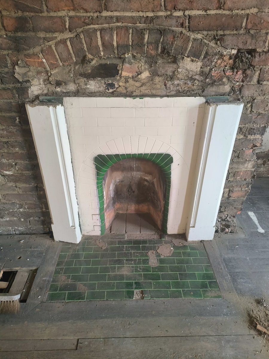 LeeJames9475's tweet image. When you take a couple of hours out to justify the effort.... Couldn&apos;t see it being put behind a wall...
Some heritage saved.. 
Satisfying... Also, thank you @BigWipes ... Smashed it out the park again 💪🏻💪🏻💪🏻
#trade
#electrician 
#worthwhile