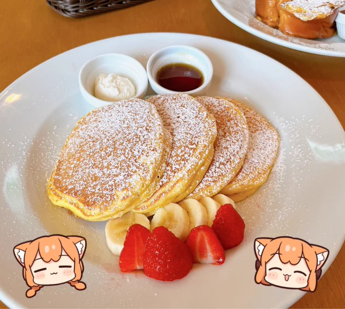 サラベスのパンケーキ。4枚はなかなかボリュームあるね。 #カミ食メモ