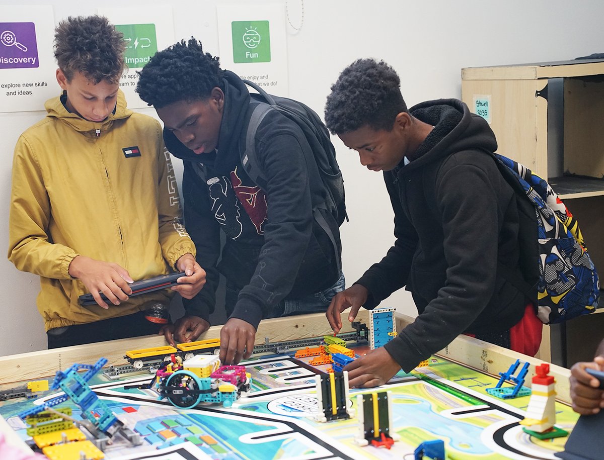 October's edition of the Duquesne City School District newsletter is out now! It covers our new lego league elective, the P.E.A.C.E initiative and much more. Click the link and feel free to subscribe. mailchi.mp/dukesk12/redis…