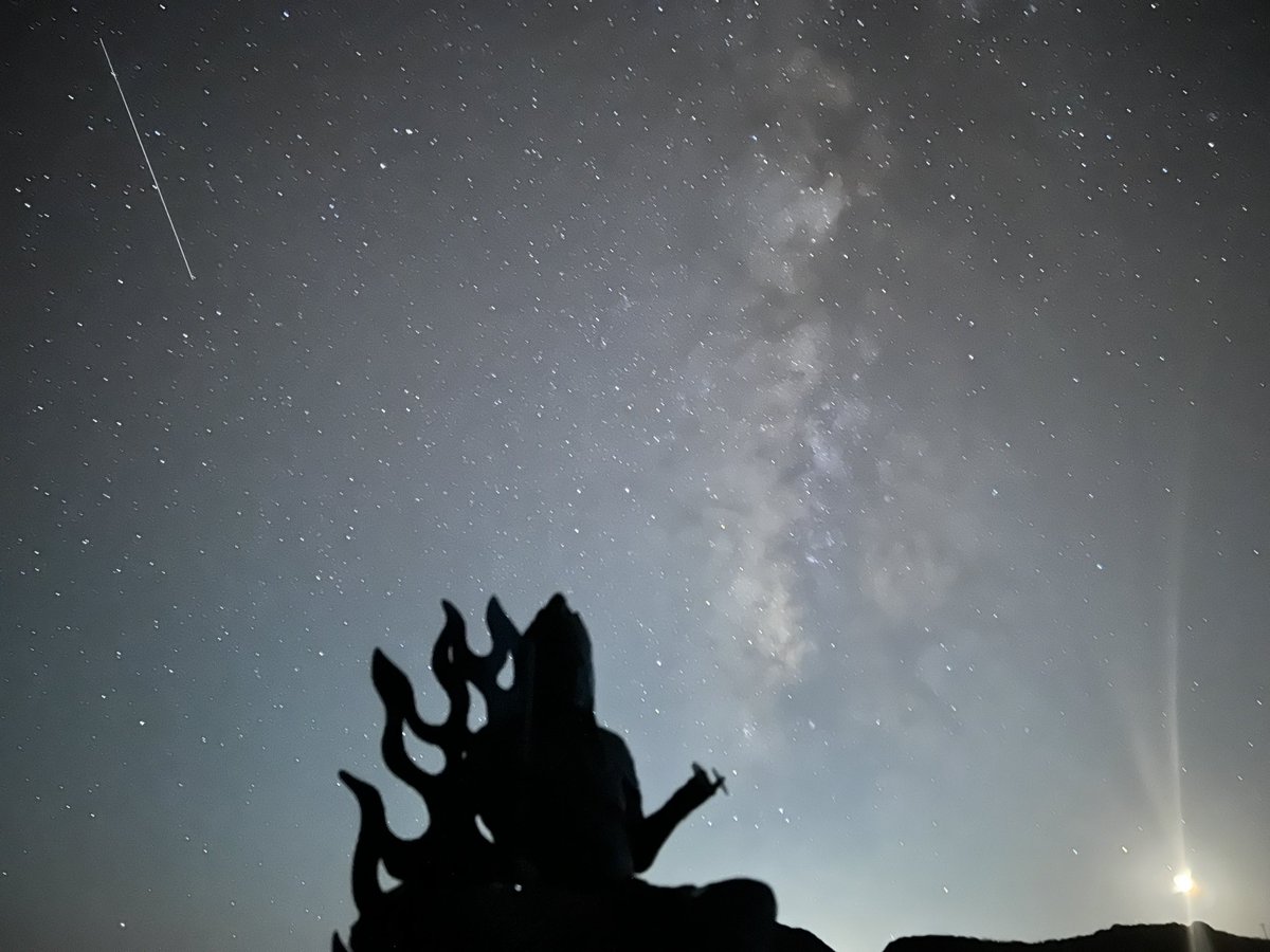 Taiki900930's tweet photo. 凄い画撮れたから見てほしい🌌
#沖縄
#星空
#三日月
#不動明王 https://t.co/TaPlDX30lq