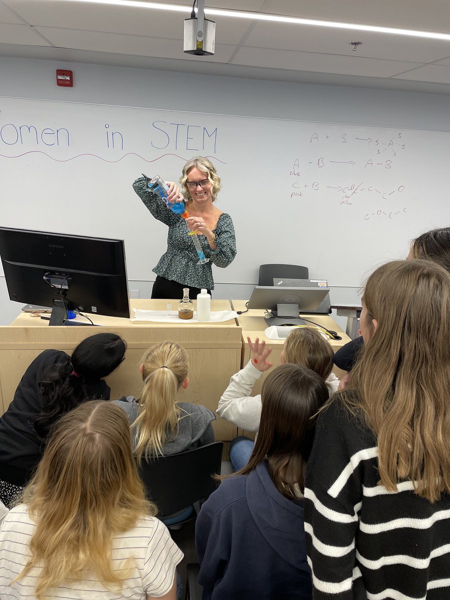 Took the Gatorade experiment to the Go Eng Girl event last week here at @queensu with some 7th and 8th grade female students. We had so much fun playing games, chatting about science, and doing chemistry!

@QueensEngineer