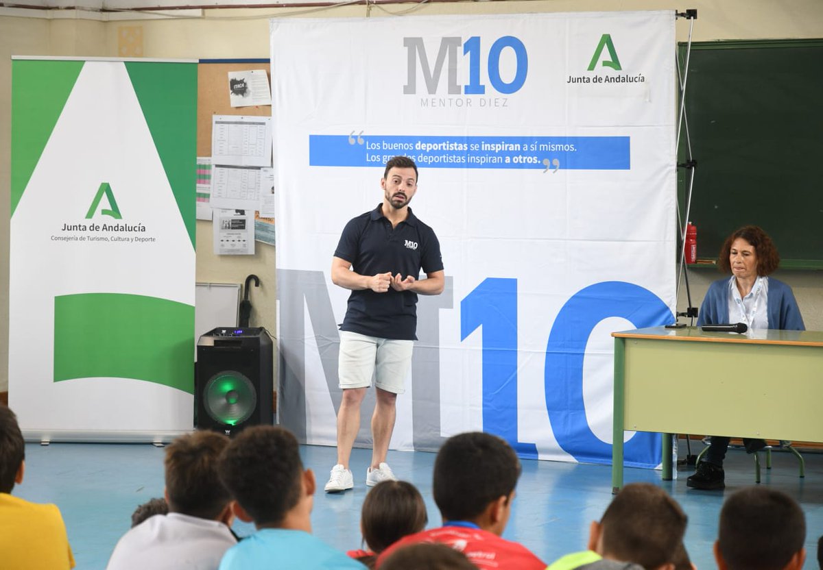 🏋️‍♂️ El IES Florencio Pintado de #PeñarroyaPuebloNuevo #Córdoba ha acogido una charla del #haltera #sevillano <a href="/josuebrachi/">Josué Brachi García</a> dentro del programa de <a href="/TurismoAND/">Consejería de Turismo y Andalucía Exterior</a> #Mentor10 👏👏👏

#AndalucíaElLugarDelDeporte