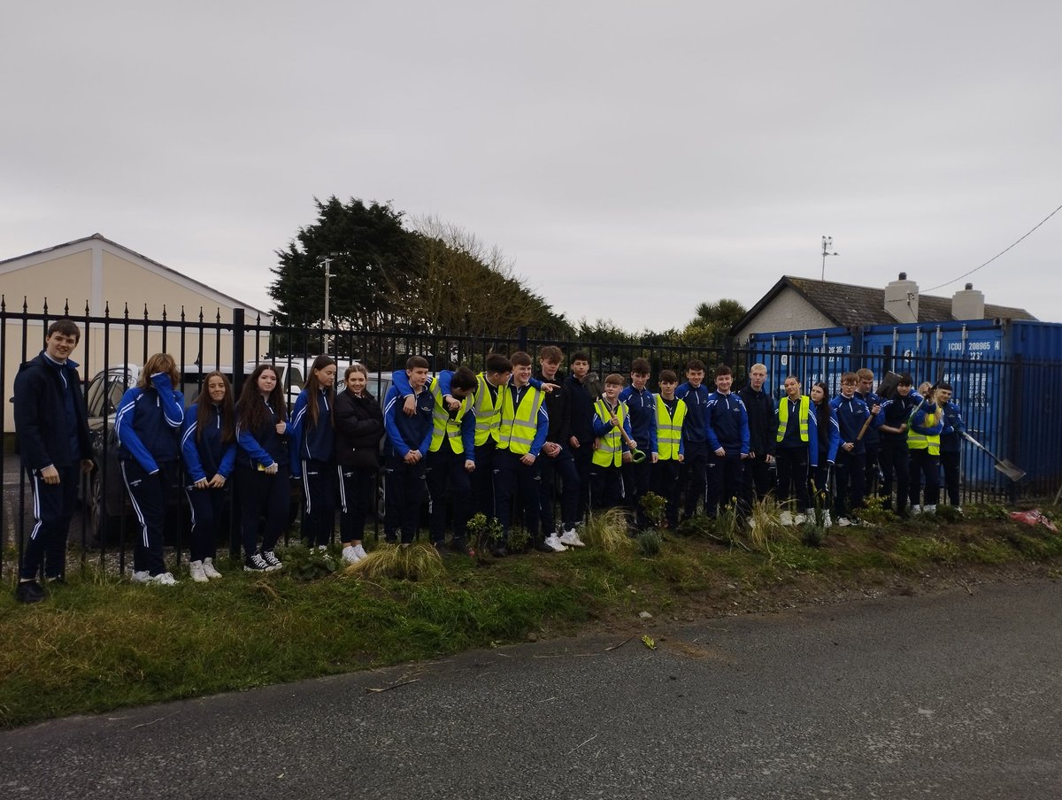 Well done to the TY Community Care class for planting a new pollinator area outside of @stjosephsrush @RushTidyTowns @GreenSchoolsIre @Fingalcoco  #ClimateActionWeek #CAW2023