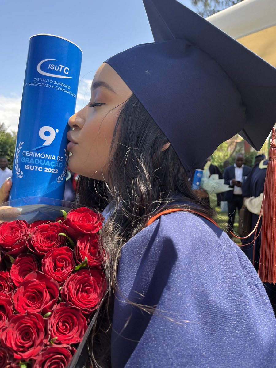 nayara_valy's tweet photo. Casei📚🎓😍
Engenheira informática e de telecomunicações 👩🏻‍💻 https://t.co/X6u6vQbdbS