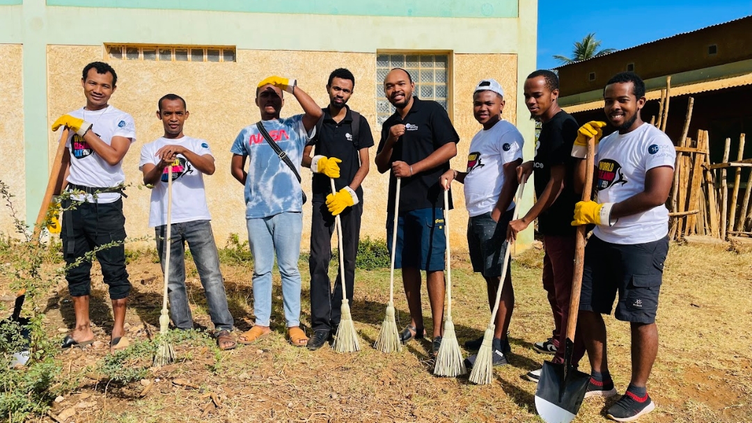 On World Cleanup Day, our Mauritius and Madagascar teams united for a cleaner future! 🌍🌱 Proud of our employees' dedication to our CSR initiatives. Let's keep pushing for a greener world! 💪💙 #WorldCleanupDay
#CleanerPlanet #CSRChampions #WorldCleanupDay