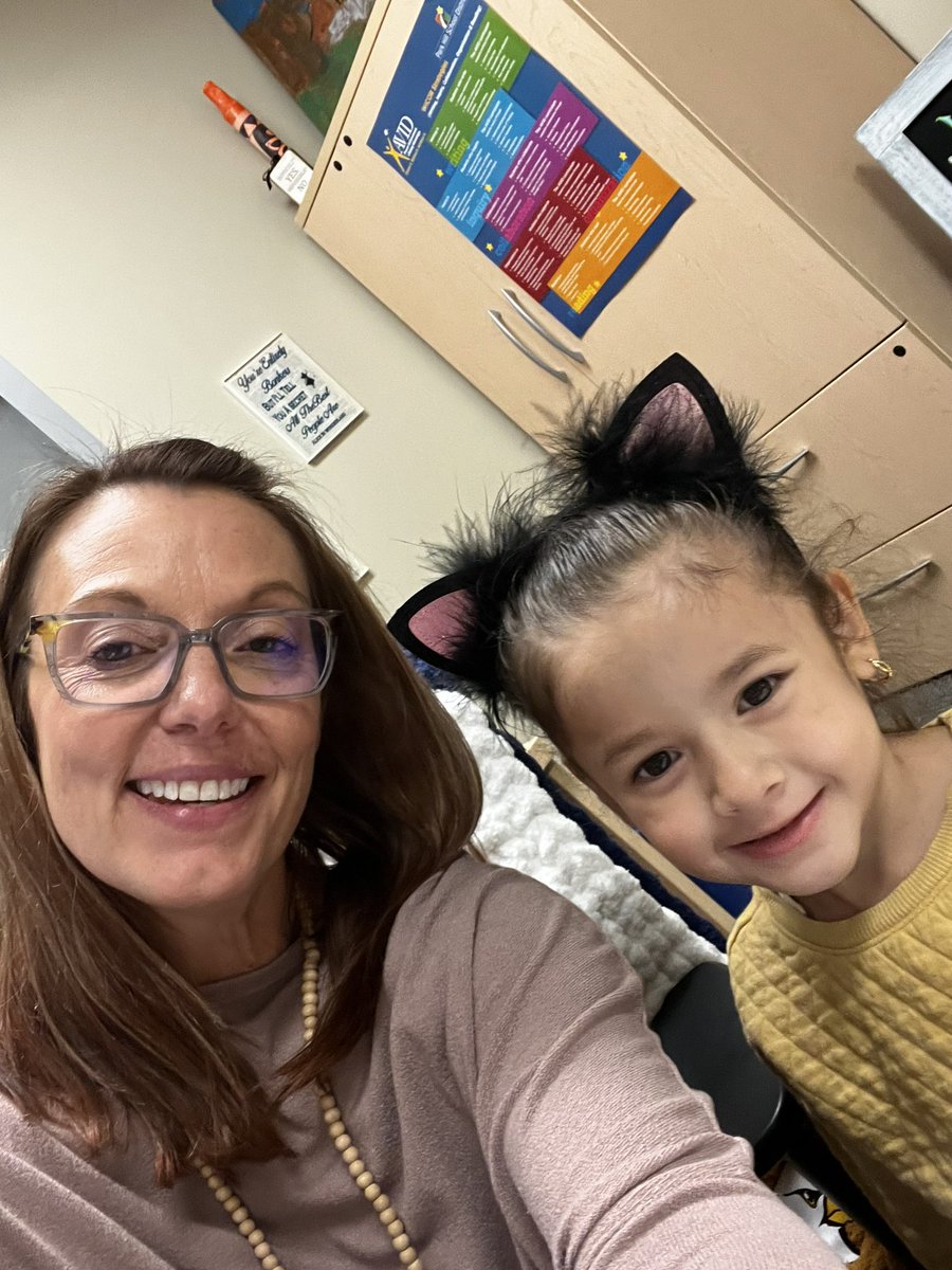 AD_educator's tweet image. Best part of my day is recognizing students for positives! Positive phone call selfies with these Eagles! Love their smiles and the excitement heard from their adults when we called with a brag! Way to SOAR! 🦅