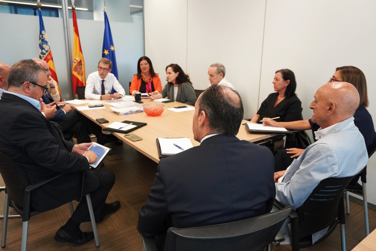 🏡El SA de Vivienda @sfmiralles y la DG de Vivienda @Anacaballer han iniciado las reuniones con el @ColNotVal , @FECOVI_COOP , @APROVA_ @Fundacion_IVE y #FEPROVA para acometer la reforma de la legislación en materia de vivienda, hoy se ha abordado el Reglamento de VPP