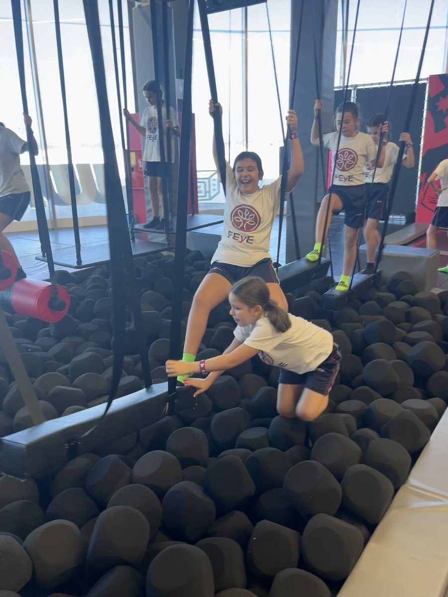 smp_feye's tweet photo. Diversión es poco para definir un día de con -vivencia con los compañeros@s en @jumpyard_oasizmadrid #escucha #colegiosfeye #laprovi https://t.co/JZaQyml362
