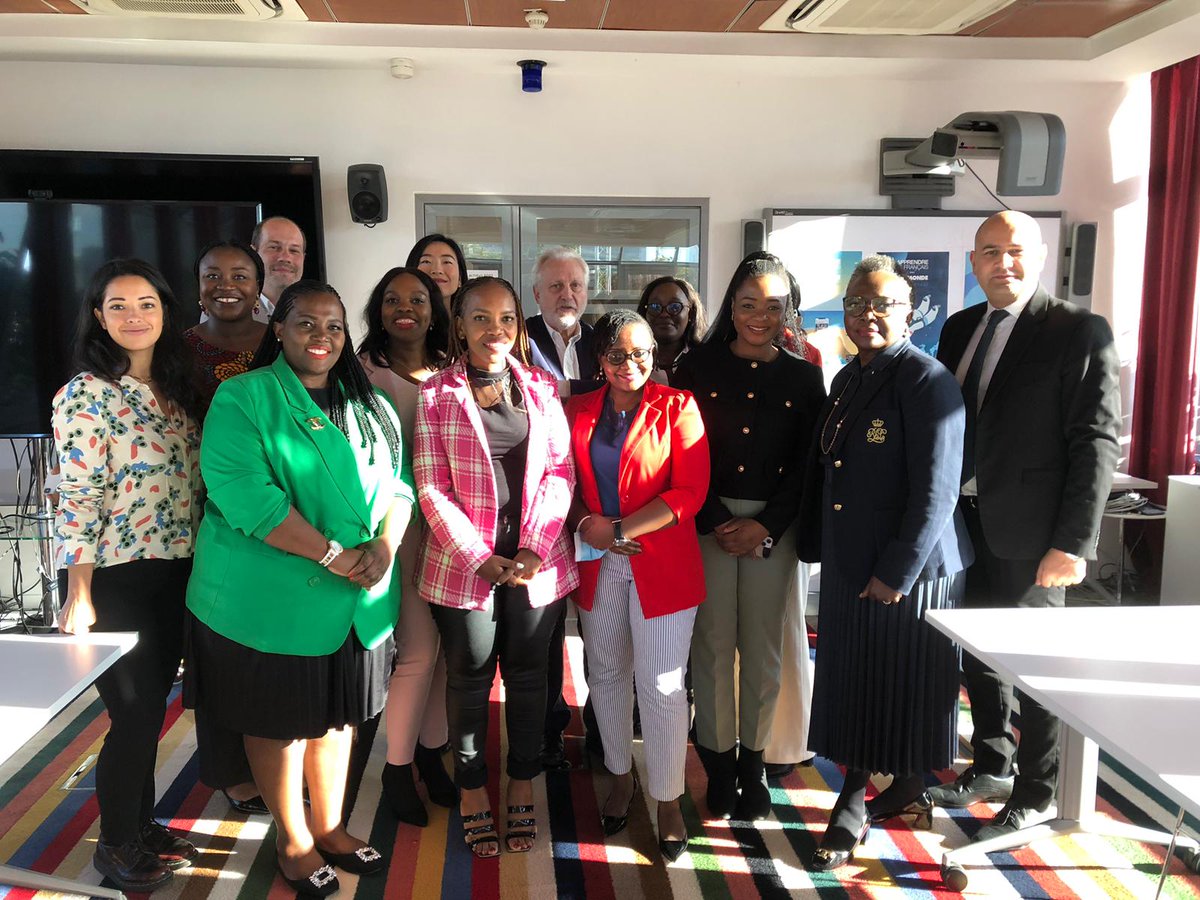 WIAPhilanthropy's tweet photo. 📸On October 16th 2023, the #WIAYoungLeaders were welcomed at @TV5MONDE offices in #Paris. 🇫🇷 They had the opportunity to meet and discuss with @YvesBigot, Managing Director of #TV5MONDE and Denise EPOTE, Director of Distribution, Marketing and Commercialization of #TV5MONDE. https://t.co/wlYHajFNBr