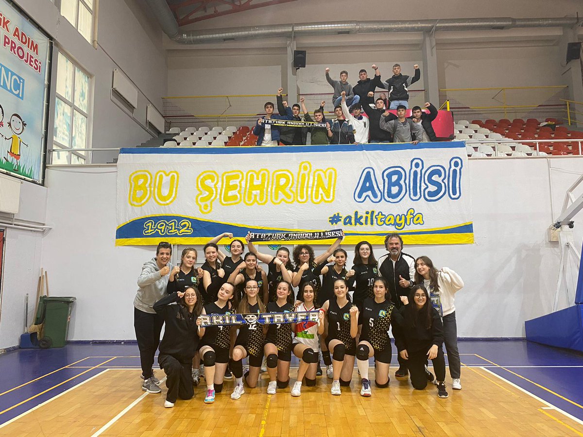 Geçen yılın Samsun şampiyonu Kız Voleybol takımımız bu yıl da  sezona başarılarla başladı.Samsun Anadolu Lisesini 2-1 yenerek B grup 1.si olarak İlkadım finallerine çıkmaya hak kazandı.Takımımızı ve öğretmenlerimizi tebrik ederiz.