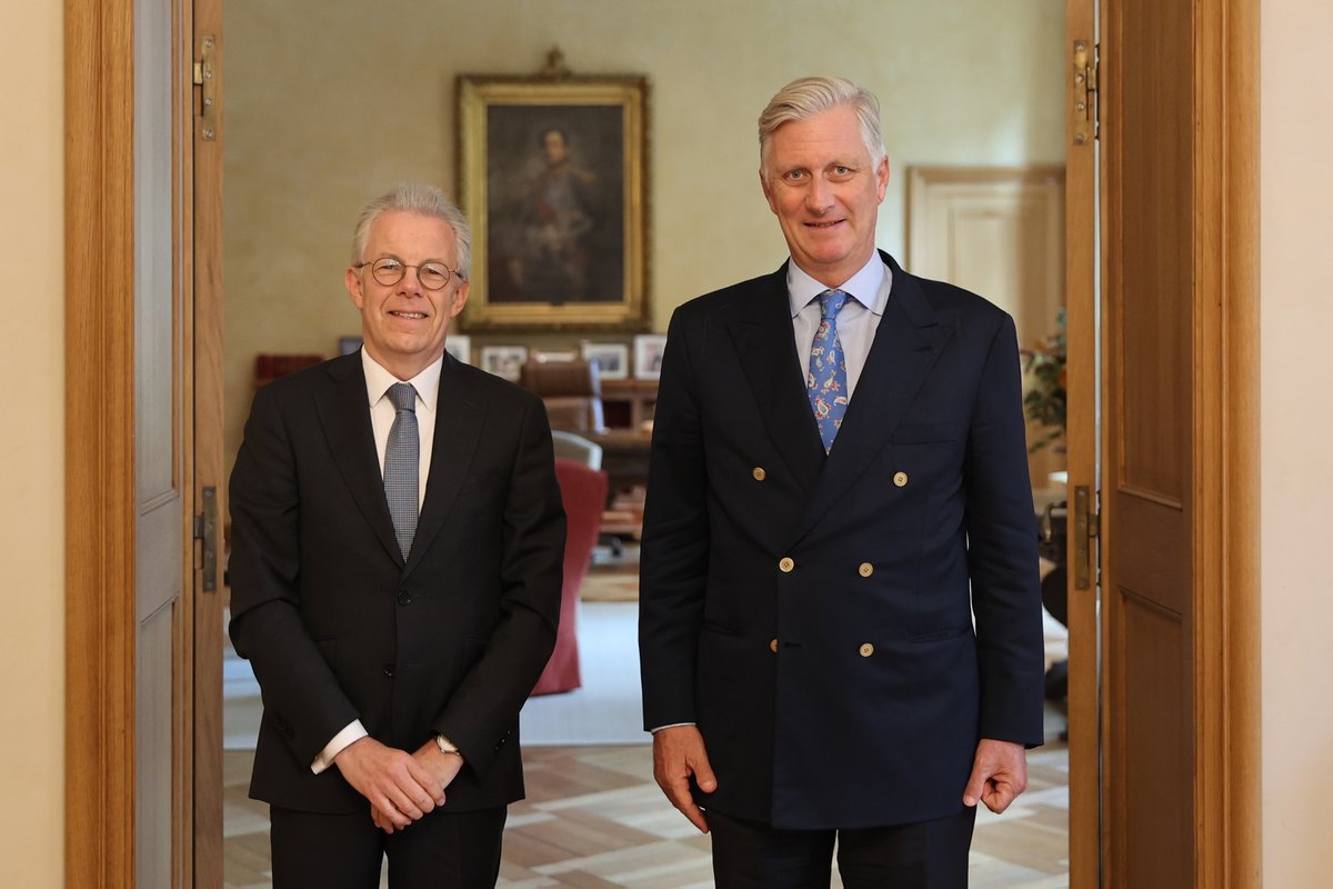 🤝 De Koning ontvangt de CEO van <a href="/comeos_nl/">Comeos NL</a>, @DominMichel_Com, in audiëntie in het Koninklijk Paleis.
ℹ️ Comeos vertegenwoordigt de 🇧🇪 handel en diensten, stimuleert de dynamiek van de sector en helpt maatschappelijke verantwoordelijkheden op sectoraal niveau op te nemen.