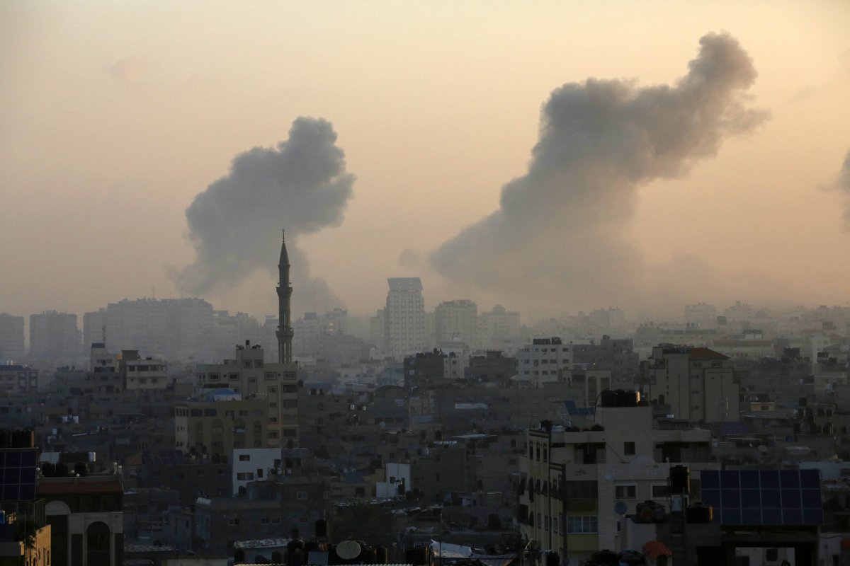 Seguimos viendo imágenes desgarradoras del hospital Al-Ahli en Gaza, donde, según informes, + de 500 personas fueron asesinadas anoche.  #Gaza está siendo estrangulada y el mundo parece haber perdido su humanidad.
#CivilesGazaNoSonObjetivo