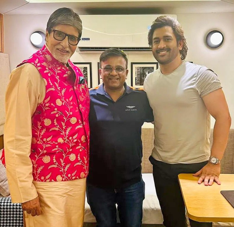 DHONIism's tweet photo. Amitabh Bachchan meets MS Dhoni ❤️

@MSDhoni #MSDhoni #WhistlePodu https://t.co/Ca9RMO9Fmc