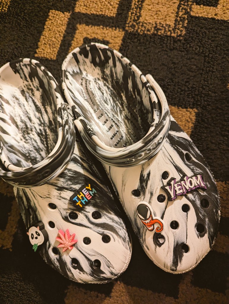 Because of <a href="/Kazthekat1/">Kazthekat</a> and <a href="/FruitDrive/">Vaporwave Dragon</a> I am now a proud crocs enjoyer 

Omg tho they are so comfy why have I been sleepin on these