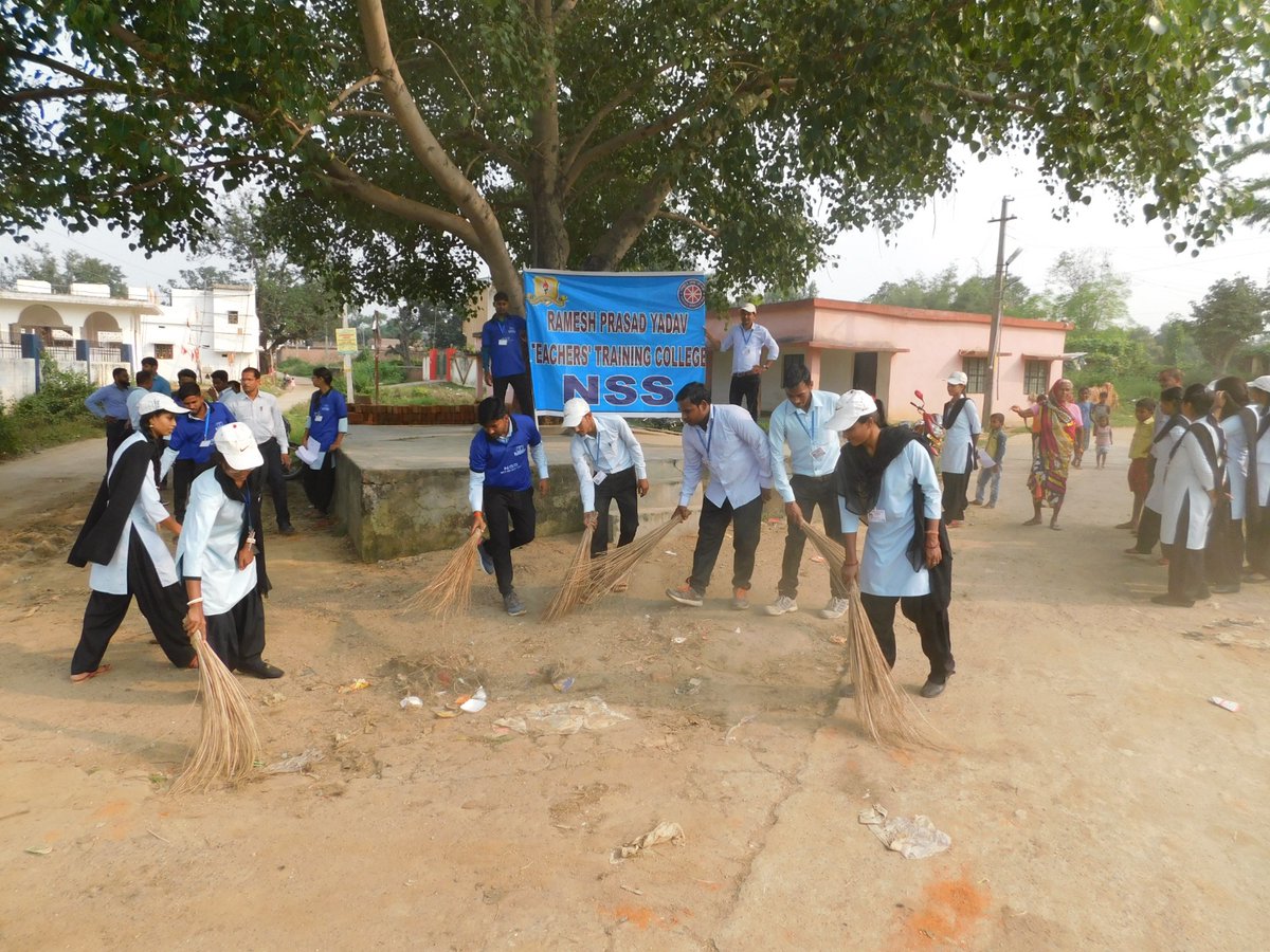 RpyttcKoderma's tweet image. Sir, As per your instructions, our college Ramesh Prasad Yadav Teachers&apos; Training College, koderma, jharkhand, organised a swachhta campaign under the aegis of special campaign 3.0. @ncteDelhi @EduMinOfIndia