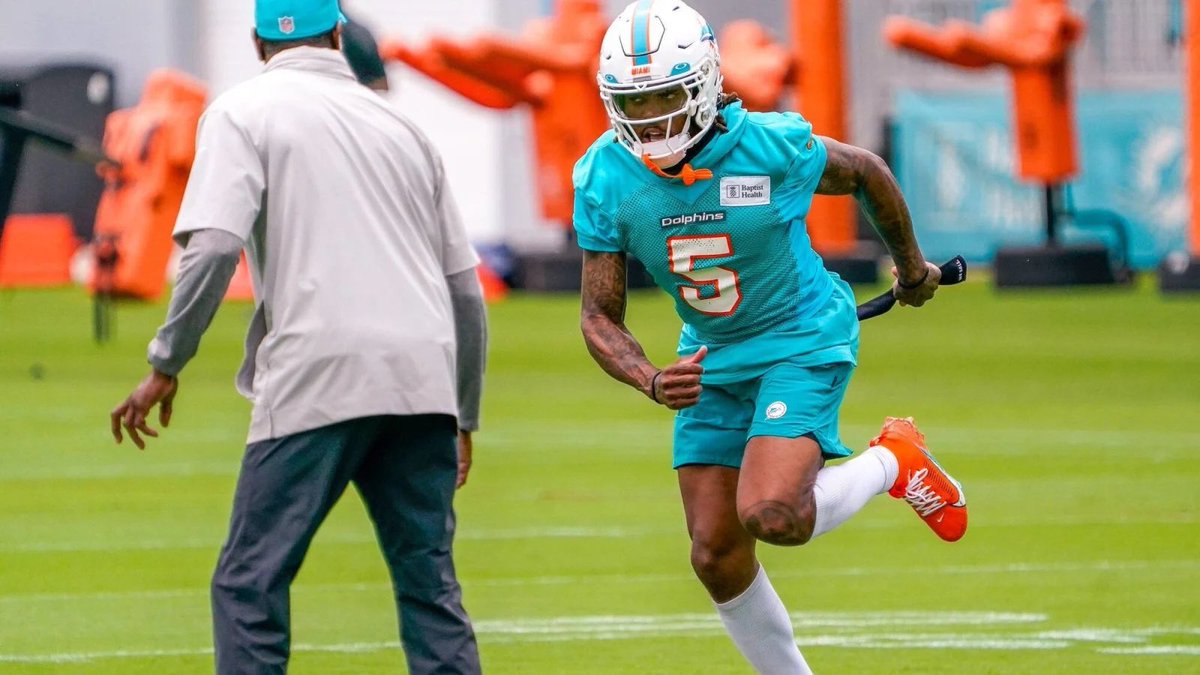 CameronWolfe's tweet image. Dolphins CB Jalen Ramsey will return to practice today, per sources, opening 21-day window to return off injured reserve.

Ramsey will be eased back into action. He won’t play Sunday. But back on field, with a new cut he posted this AM, less than 3 months after meniscus surgery.