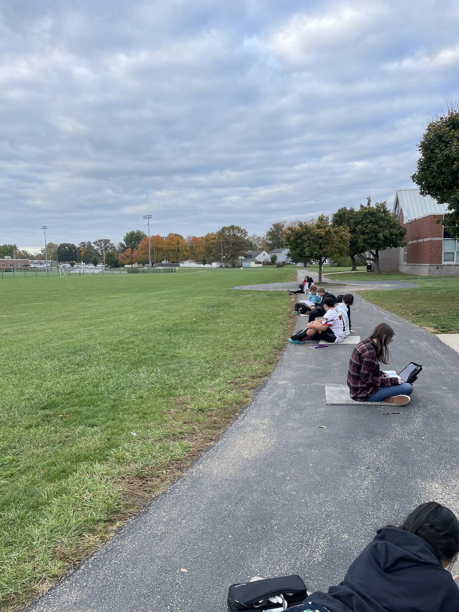JamesJBlake1's tweet photo. Feels like fall for filming afuera/ outside. .  #hpsdawesome. #spanglish #alliteration https://t.co/GiDZsykg1k