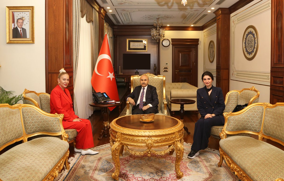 Sosyal Fikriyat Okulu Derneği Başkanı Hüseyin Mecit Bedel ile Ehli Sanat Sinema ve Kültür Derneği Başkanı ve 10. Uluslararası Yed-i Velayet 7 Vilayet Kış Festivali Başkanı Eda Sürmeli ve beraberindekilere ziyaretleri için teşekkür ediyorum.