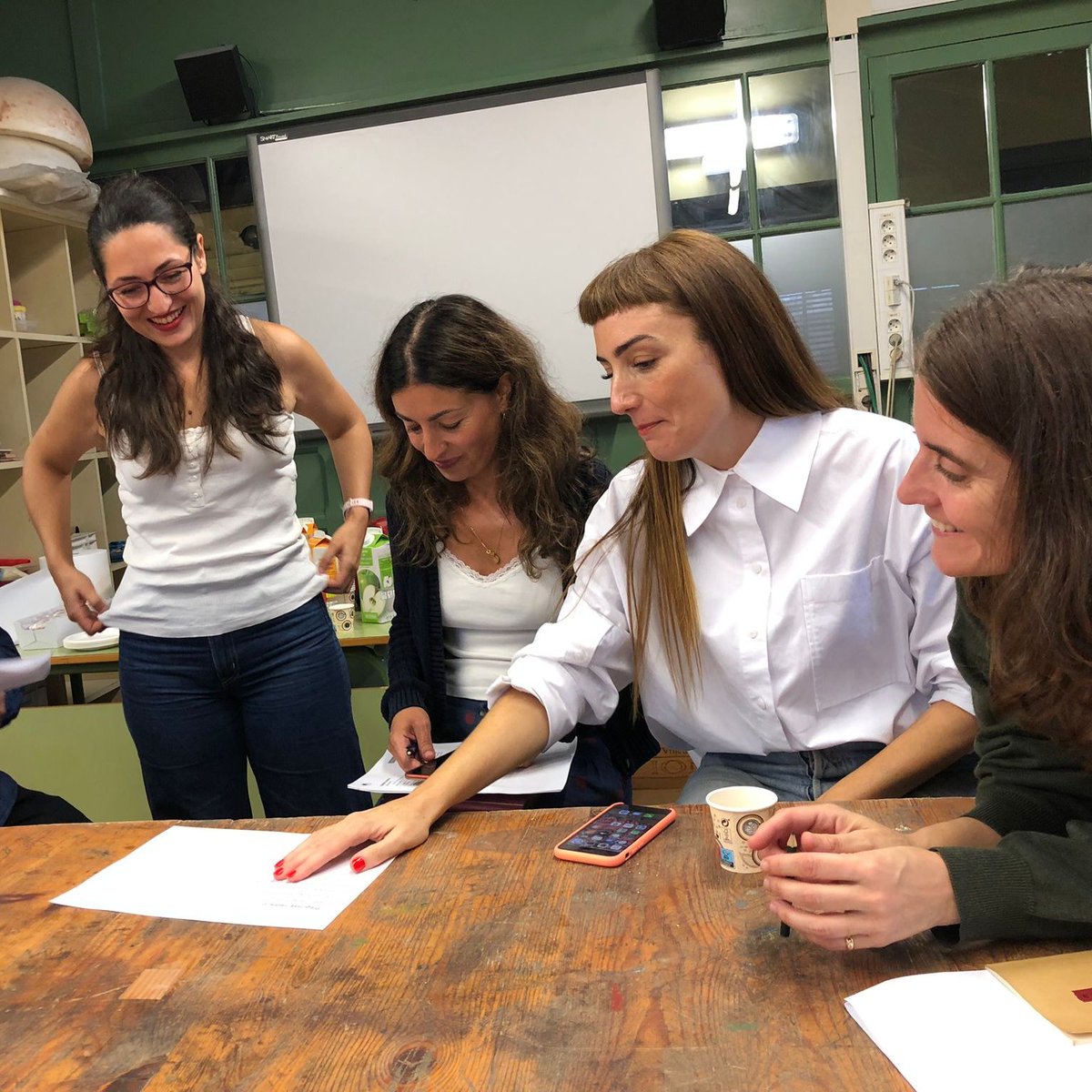 Consorci d'Educació (@consorciedubcn) on Twitter photo 🚀Arrenca l'#espaisc!👩🏾🏫Mestres, artistes i equips de mediació dels 5 centres participants intercanvien expectatives i busquen frontisses entre art i educació en la 1a sessió d'aquest curs. Amb dinamització d'<a href="/ExperimentemART/">E:\\ART</a> i acompanyament de <a href="/bcncultura/">Barcelona Cultura</a> <a href="/ICEUAB/">ICE de la UAB</a> #Consorciedubcn. 🚀Arrenca l'#espaisc!👩🏾🏫Mestres, artistes i equips de mediació dels 5 centres participants intercanvien expectatives i busquen frontisses entre art i educació en la 1a sessió d'aquest curs. Amb dinamització d'<a href="/ExperimentemART/">E:\\ART</a> i acompanyament de <a href="/bcncultura/">Barcelona Cultura</a> <a href="/ICEUAB/">ICE de la UAB</a> #Consorciedubcn.