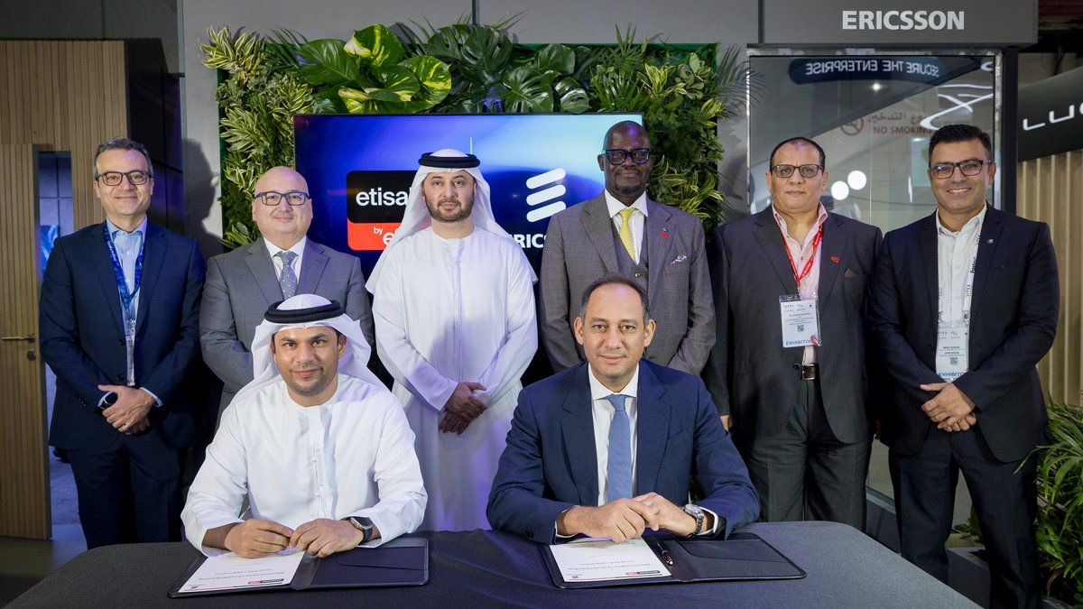 EricssonMEA's tweet photo. We have signed an MoU with @etisalatUAE by e&amp; for testing the Ericsson Cloud RAN on the network and for exploring new dimensions for 5G network development.

🌐 https://t.co/YTnnCSBhGp

#5GDevelopment #5GInnovation #TelecomInnovation #UAE #GITEX2023 https://t.co/0JClRl27DW