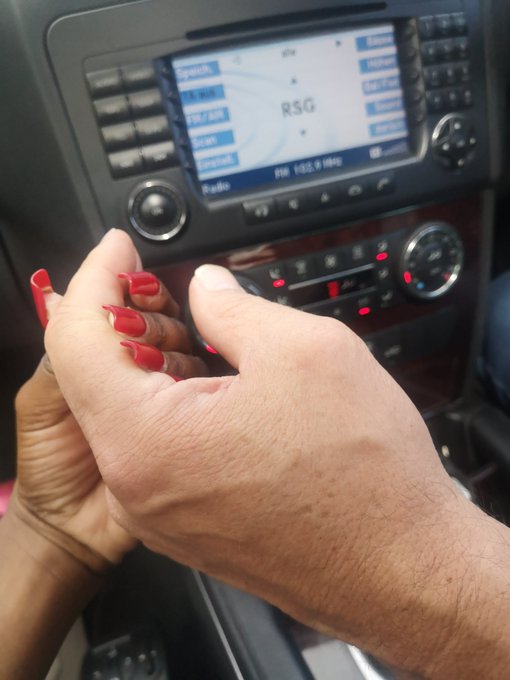 "Chomie hambani ndisafe" Eloxesha umntu uthe nca endodeni aqala noybona🙄 https://t.co/U2imqxhkHY<a href="/tag/bubblysodela"class="tags"><span>#bubblysodela</span></a><a href="/tag/thisbodyworksforme"class="tags"><span>#thisbodyworksforme</span></a><a href="/tag/sama28"class="tags"><span>#sama28</span></a><a href="/tag/fatfreezingtreatment"class="tags"><span>#fatfreezingtreatment</span></a>