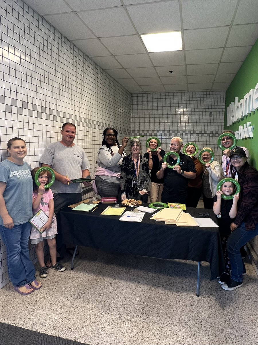 klowrey22's tweet photo. Last night @sdedragons hosted our Publix Math Night and we had a blast! Thankful for the community store supporting our dragons, and for the amazing faculty and staff that made a point to join us. 💙💚 We laughed from beginning to end 🐉 https://t.co/btjho12sup