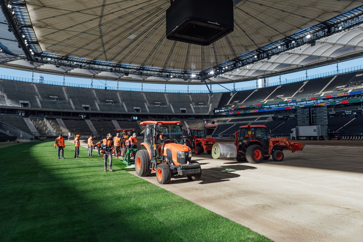 Fineturf's tweet photo. Turf Harvest in Holland &amp; Installation @DeuBaPark for @tillersturf 🇪🇺 Europe 🇪🇺 @NPappas23 for the up and coming @NFLInterSeries @NFLDeutschland #NFL   #Turf https://t.co/3Fli9clTX3