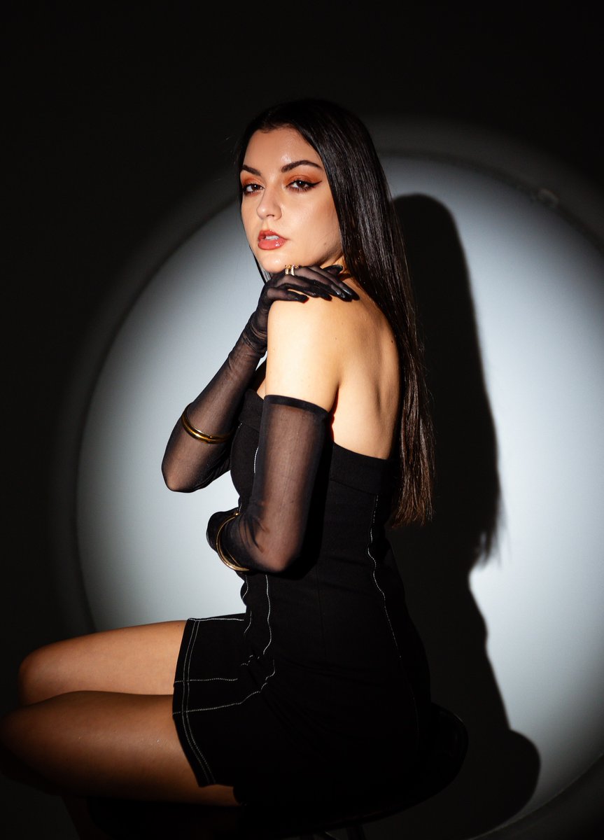 FM PREMIERE: Julia Lostrom shares her most intimate thoughts through 'Bodies'

In an enchanting fusion of AfroPop and R&amp;B, Julia Lostrom harnesses the boundless power of love and attraction, releasing a tidal wave of passion in her latest track, Bodies.

"It's​ a sweet reminder