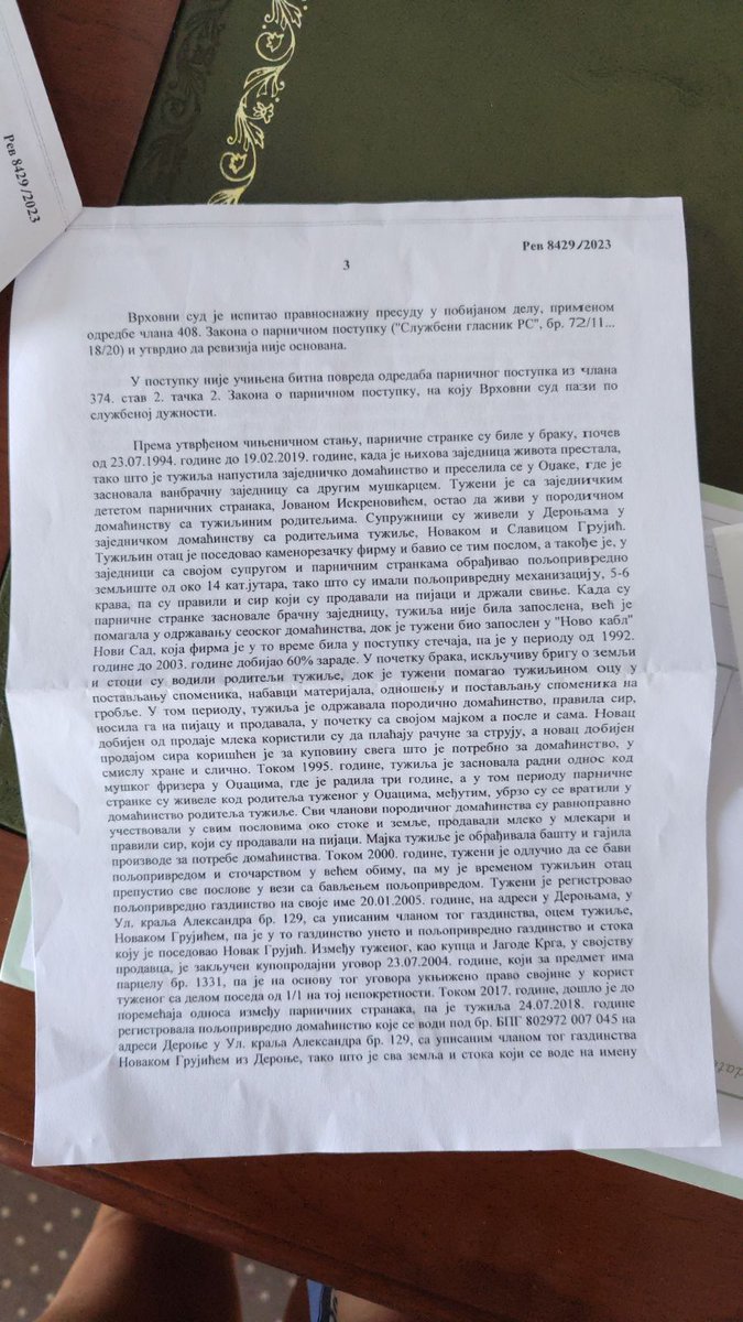 OLJA53261923's tweet photo. @DnevnikNovaS Ovako se presudjuje za bracnu imovinu kada umesa prste sef Vucicevog kabineta.Otkako je sveta i veka bracna imovina se deli na pola.Nije dovoljno sto ima celu drzavu na raspolaganju,stalo mu do moje bede krvavo stecene,gde i sta ja da radim sa operisanim kancerom.Dno dna https://t.co/5umgGdWoIh