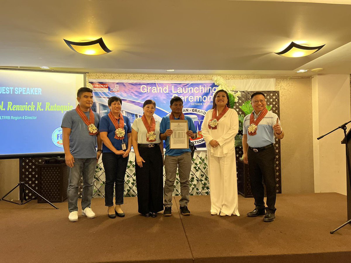 #ICYMI Hino Motors Philippines and Hino Batangas officially hand over 15 #HinoModernPUVs to FCM Transport Corp. earlier today transforming the Bauan to Lipa City commute route for the better! 🤝

Like this for more updates about #HinoTransportationTransformation
🛣️🇵🇭 #HinoPH