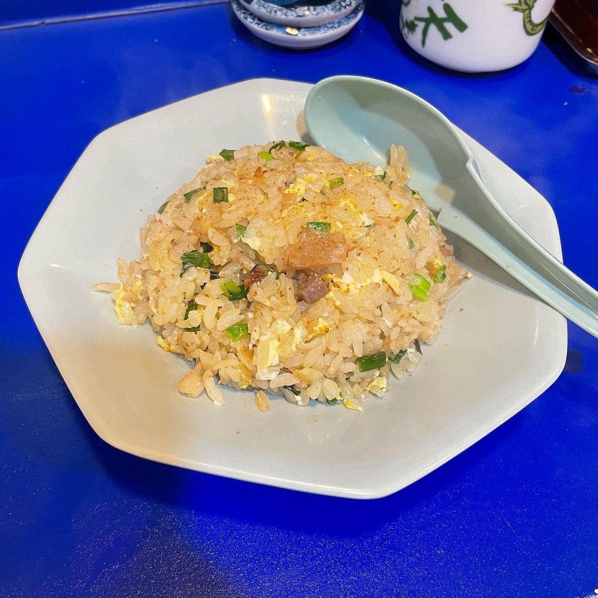 kymskf2's tweet photo. 那覇市松山にある「風風ラーメン」🍜
飲みの〆に最適なお店✨
濃厚な豚骨が五臓六腑に染み渡る🙋🏽‍♂️
#沖縄 #松山 #風風ラーメン #ラーメン https://t.co/NRxow24wyO
