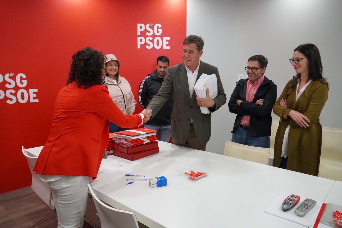 jrgomezbesteiro's tweet photo. 🗳️ Moitas grazas aos preto de 3.000 militantes que me deron o seu aval 🌹.
Esta mañá acudín persoalmente a entregar os avais á sede do @PSdeG como agradecemento pola #ilusión e a #confianza depositada en min.

Unha vez máis os #socialistas damos exemplo de democracia interna, símbolo da forza do noso partido para liderar o #cambio que Galicia precisa.
