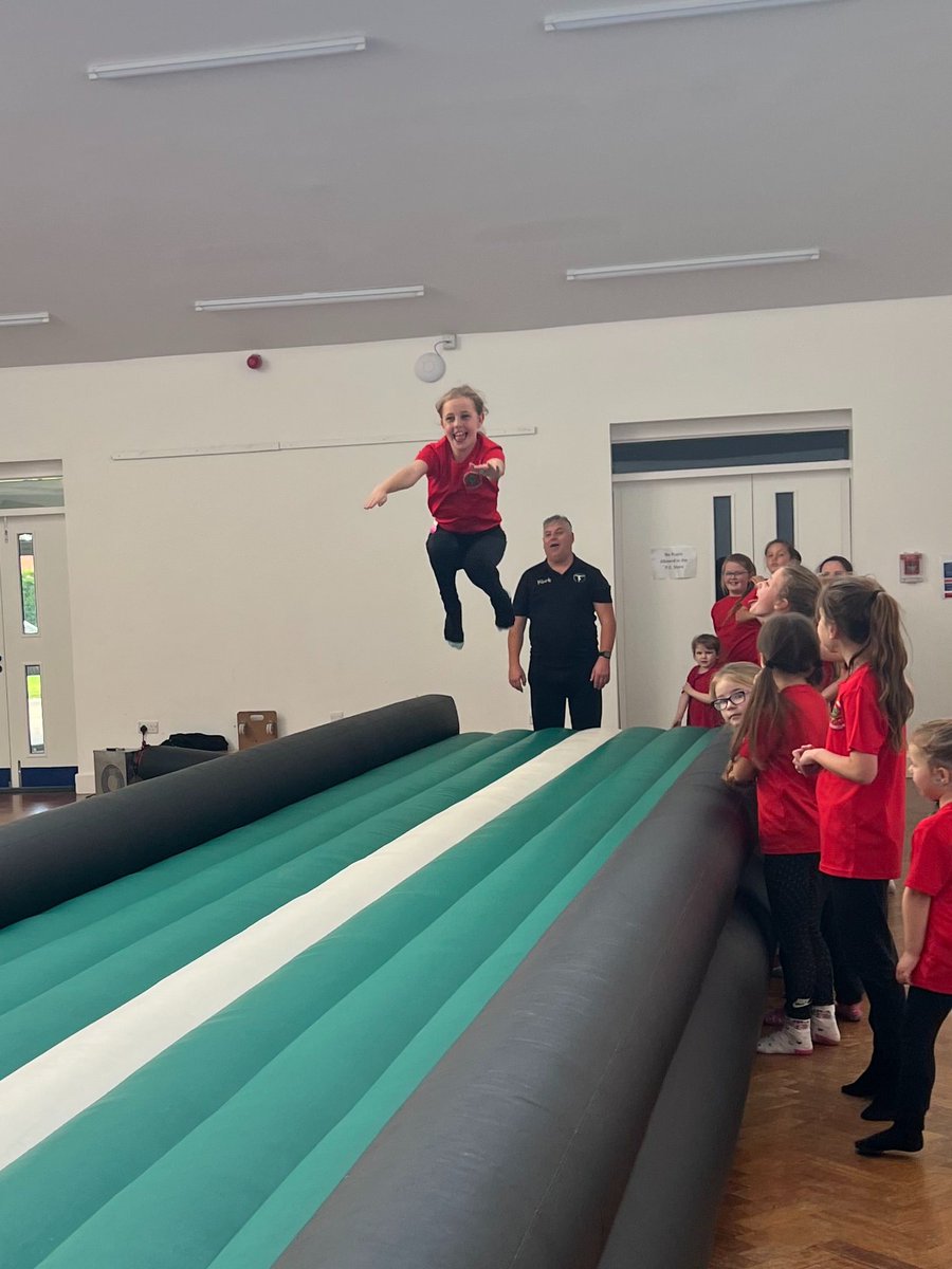 Cbpacademy's tweet photo. Coomb Briggs students have been bouncing towards half term this week in our after school club with Twist and Flip Gymnastics 🤸♀️🤸🤸♂️@wellspringMAT #wowwednesday https://t.co/cdxMbp6MWz