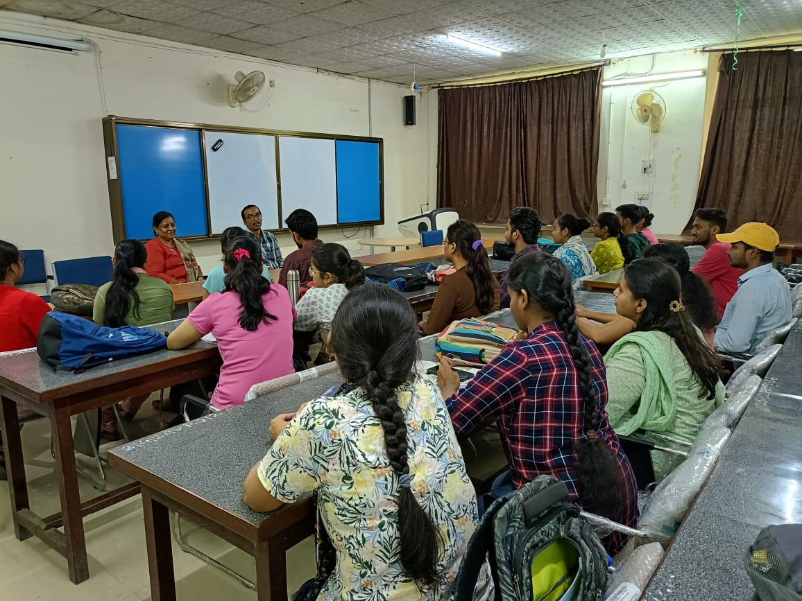 AmitavaRakshit3's tweet photo. #StudentMatters Focusing on preparing the students of Plant Physiology,@directoragbhu,@bhupro
to take on the perceptions on teaching-research nexus, their expectations & beyond the books activities providing them with the edge they need in this competitive agri-ecosystem @dsw_bhu https://t.co/7NQxHrUaNp