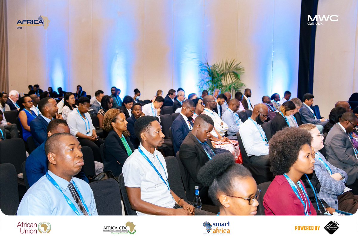 RealSmartAfrica's tweet image. 1/2
While At #MWC2023, Osman Issah, Unit Manager for Resilient & Inclusive Digital Infrastructure Initiatives at Smart Africa, endorsed the HealthConnekt Initiative, addressing healthcare connectivity challenges with support from Africa CDC and UNICEF.