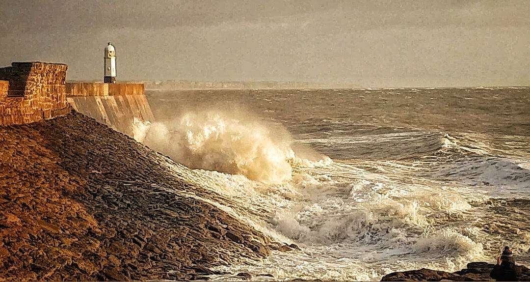 📍Porthcawl🌊🏴󠁧󠁢󠁷󠁬󠁳󠁿

@Ruth_ITV @DerekTheWeather @S4Ctywydd @bbcweather @GMB @alexberesfordTV @metoffice @ItsYourWales @_visitbridgend #loveukweather #wales